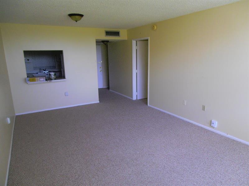 Image 5 of 25 For 9451 Evergreen Pl  306