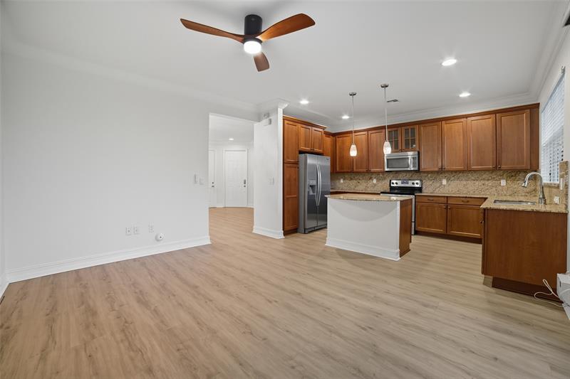 Image 11 of 32 For 13011 Riverwalk Cir N