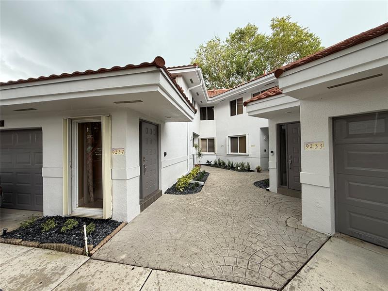 Image 3 of 44 For 9237 9th Pl  9237