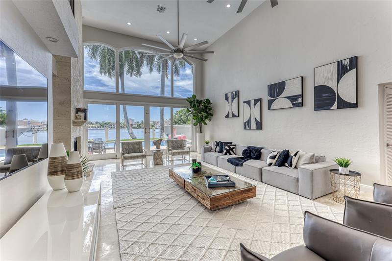 Image 15 of 77 For 616 1st Key Dr
