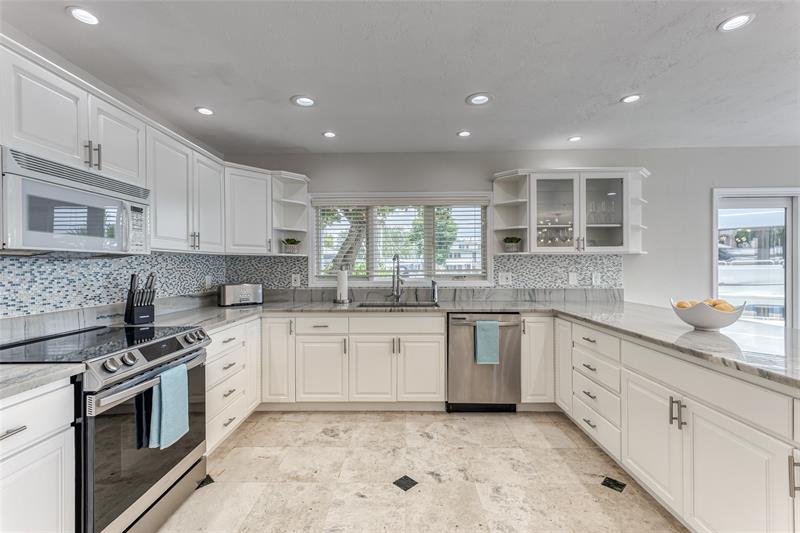 Image 20 of 77 For 616 1st Key Dr
