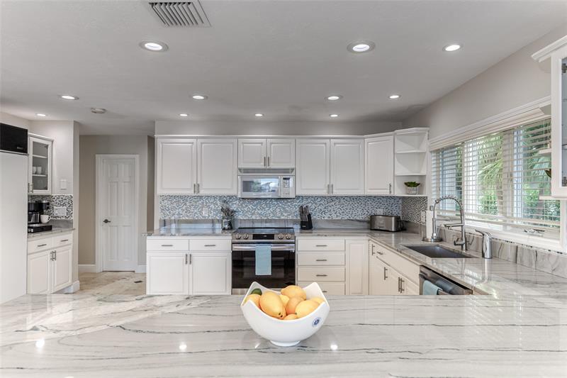 Image 21 of 77 For 616 1st Key Dr