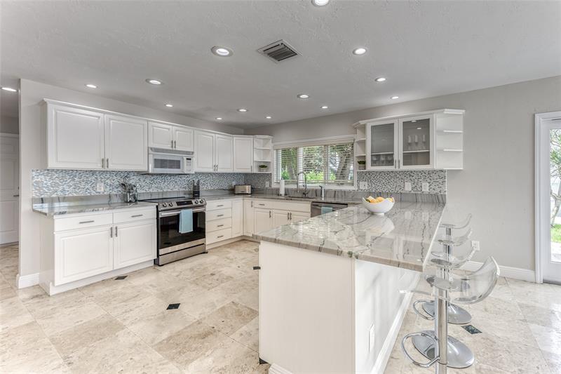 Image 22 of 77 For 616 1st Key Dr