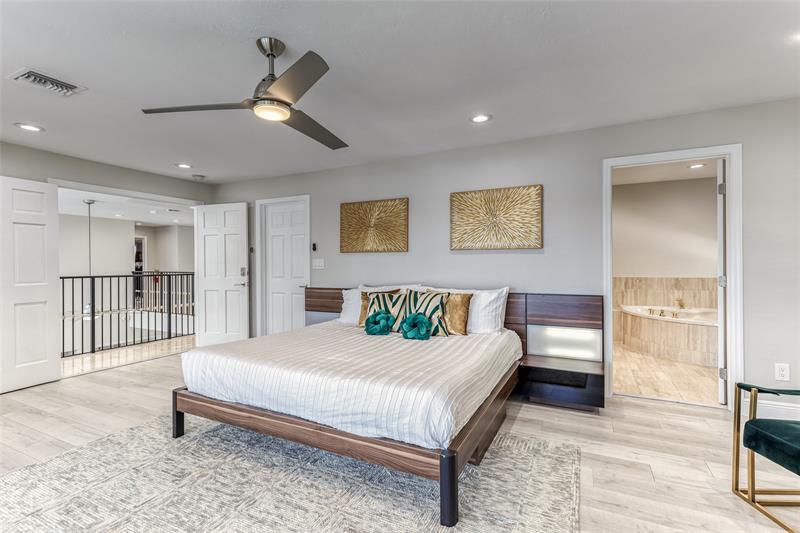 Image 30 of 77 For 616 1st Key Dr