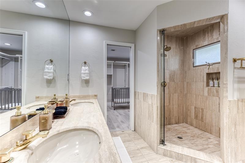Image 36 of 77 For 616 1st Key Dr