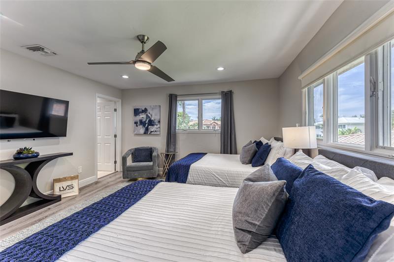 Image 38 of 77 For 616 1st Key Dr