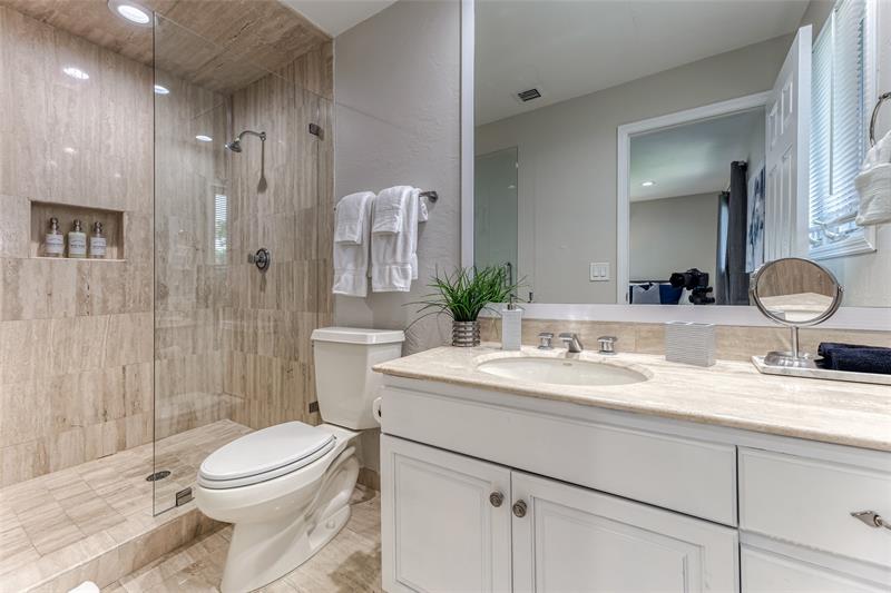 Image 40 of 77 For 616 1st Key Dr