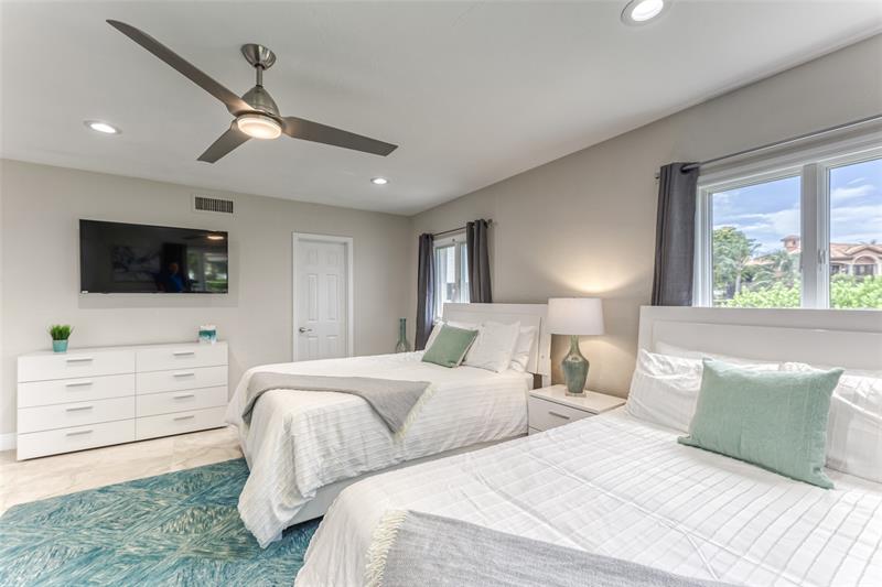 Image 47 of 77 For 616 1st Key Dr