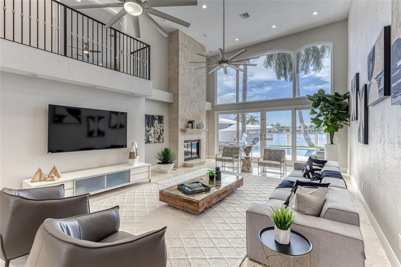 Image 8 of 77 For 616 1st Key Dr