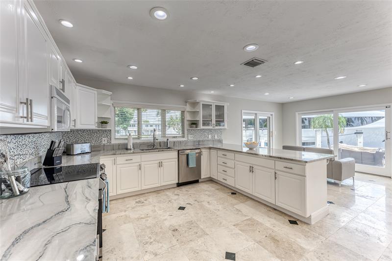 Image 9 of 77 For 616 1st Key Dr