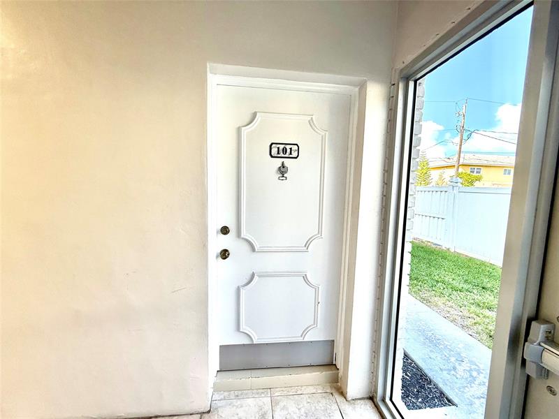 Image 3 of 11 For 299 7th St  101a