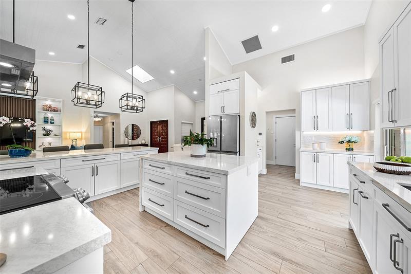 Image 11 of 51 For 2845 42nd   St
