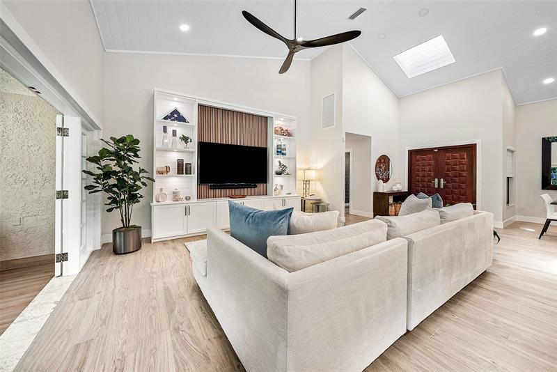 Image 18 of 51 For 2845 42nd   St