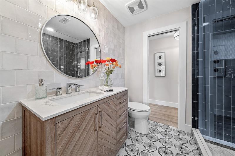Image 34 of 51 For 2845 42nd   St