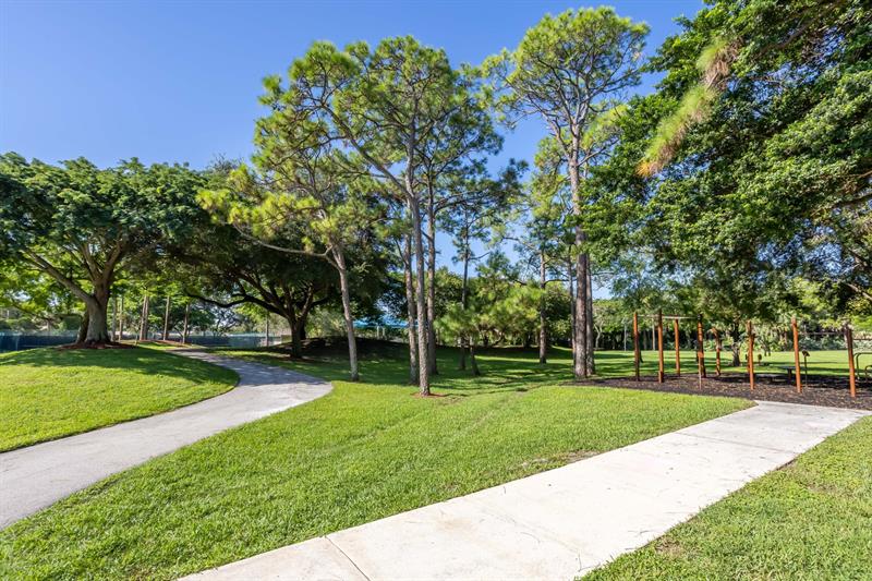 Image 47 of 51 For 2845 42nd   St
