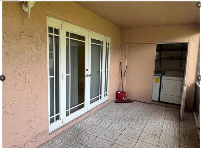 Image 5 of 18 For 25 Laredo Pl