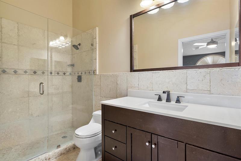 Image 15 of 30 For 610 14th Ct  6
