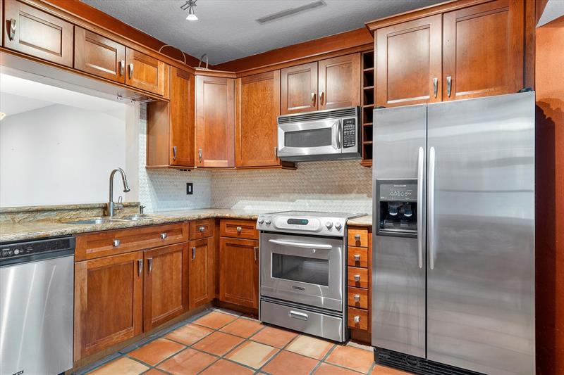 Image 3 of 30 For 610 14th Ct  6
