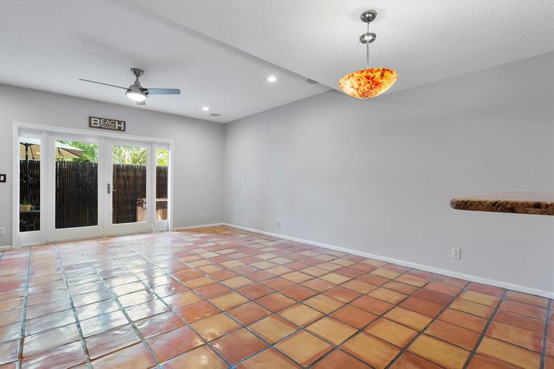 Image 8 of 30 For 610 14th Ct  6