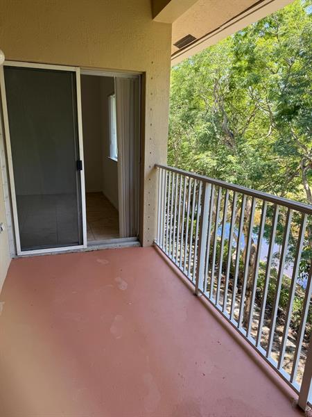 Image 10 of 20 For 2941 Riverside Dr  303