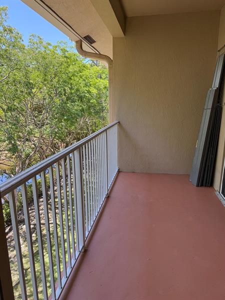 Image 11 of 20 For 2941 Riverside Dr  303