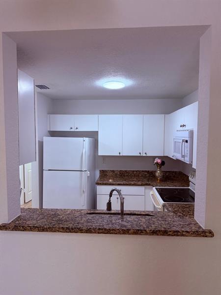 Image 13 of 20 For 2941 Riverside Dr  303