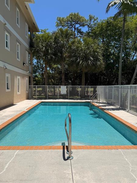 Image 15 of 20 For 2941 Riverside Dr  303