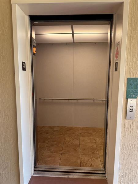 Image 18 of 20 For 2941 Riverside Dr  303