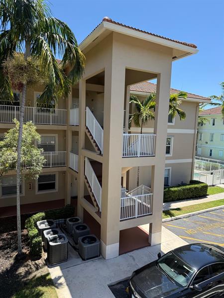 Image 19 of 20 For 2941 Riverside Dr  303