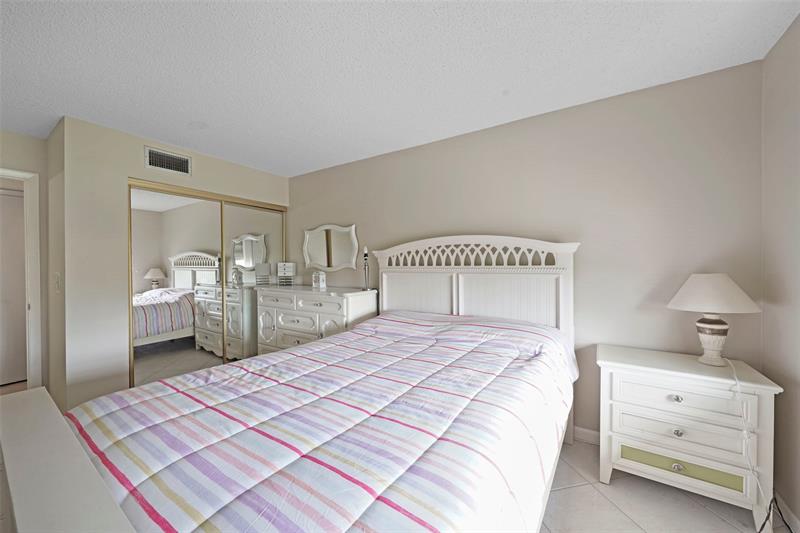 Image 11 of 41 For 4980 Sabal Palm Blvd  330