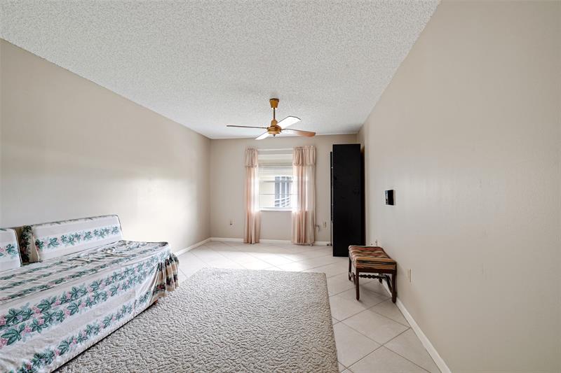 Image 12 of 41 For 4980 Sabal Palm Blvd  330
