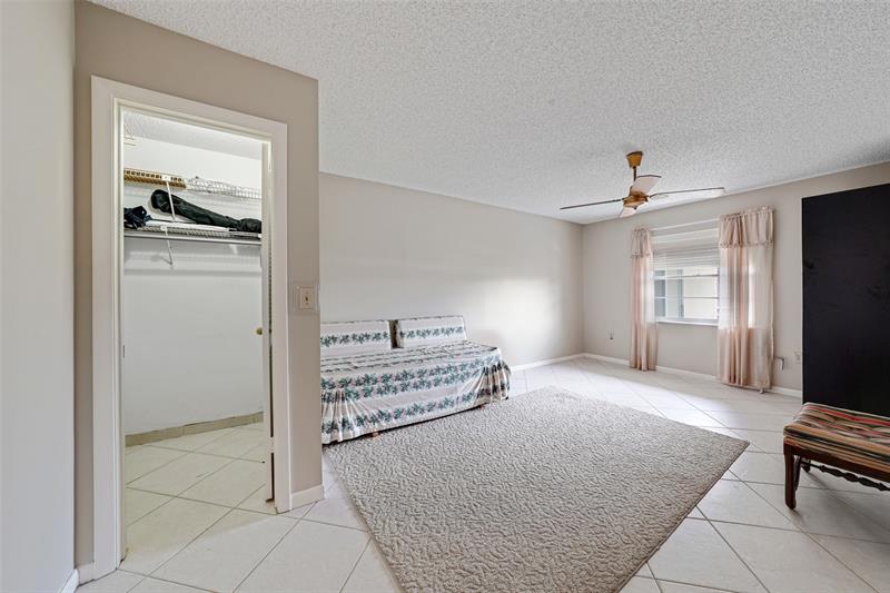 Image 14 of 41 For 4980 Sabal Palm Blvd  330