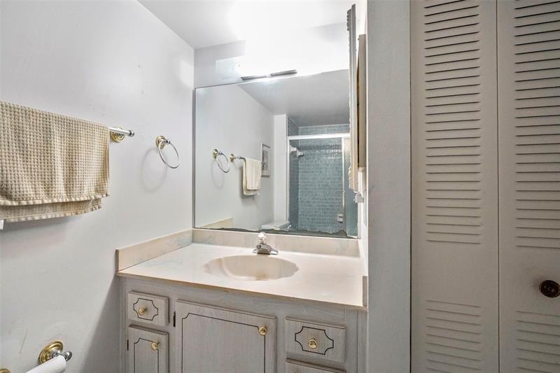 Image 17 of 41 For 4980 Sabal Palm Blvd  330