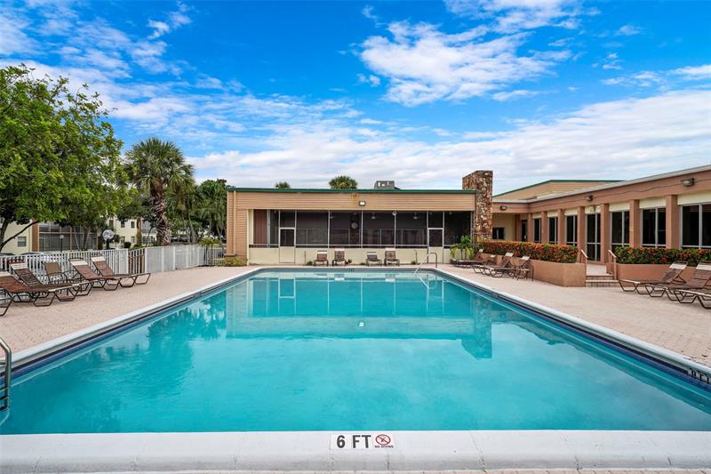 Image 31 of 41 For 4980 Sabal Palm Blvd  330
