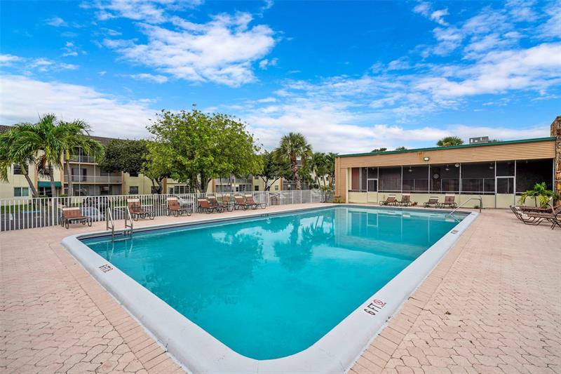 Image 32 of 41 For 4980 Sabal Palm Blvd  330