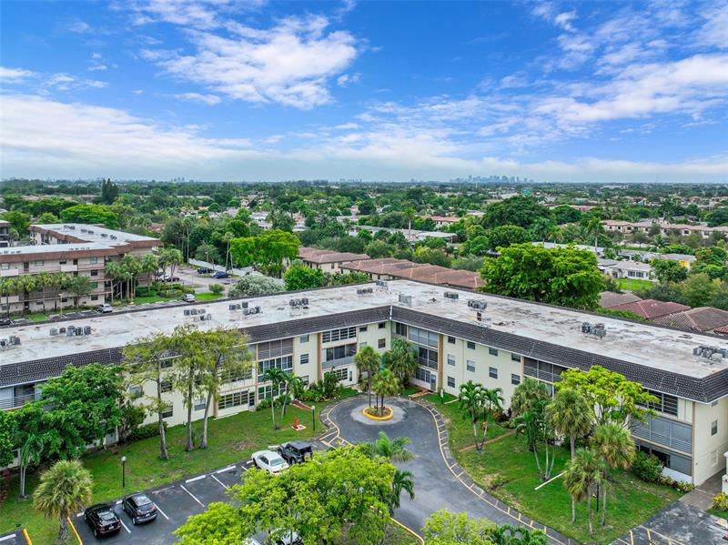 Image 33 of 41 For 4980 Sabal Palm Blvd  330