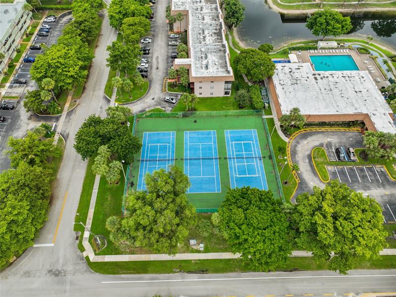 Image 34 of 41 For 4980 Sabal Palm Blvd  330