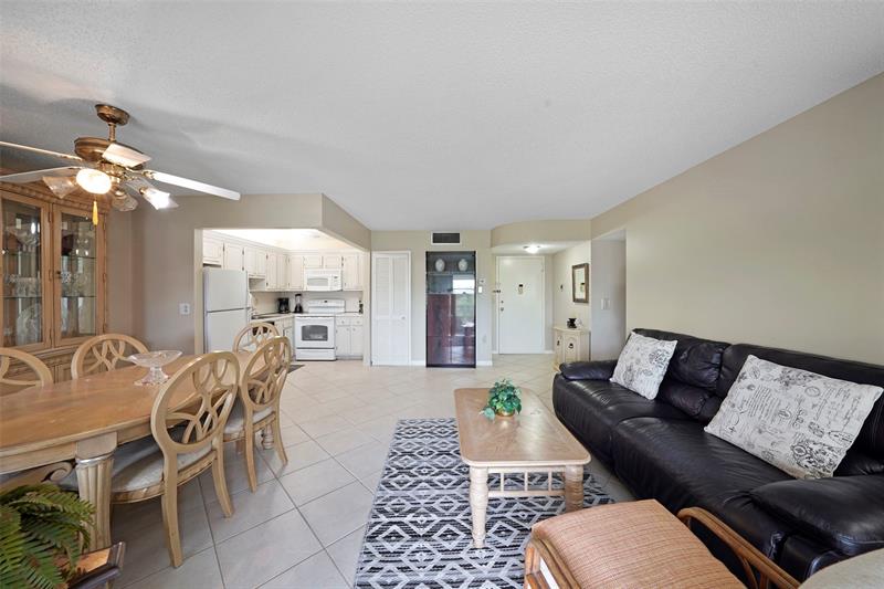 Image 7 of 41 For 4980 Sabal Palm Blvd  330