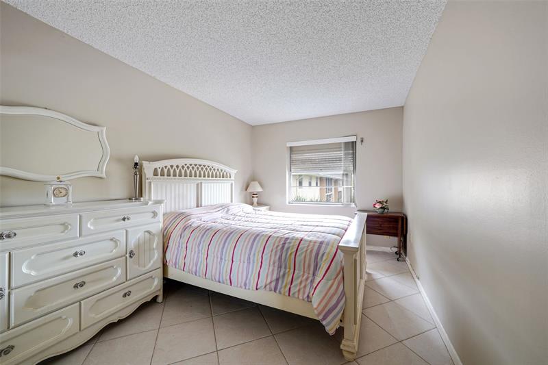 Image 9 of 41 For 4980 Sabal Palm Blvd  330