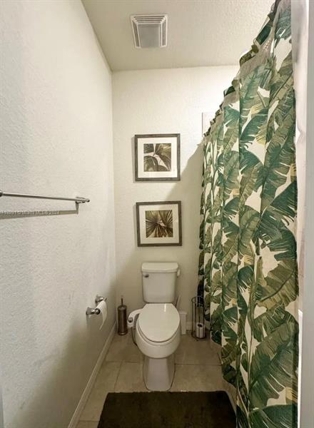 Image 14 of 27 For 5035 Eucalyptus Dr  4