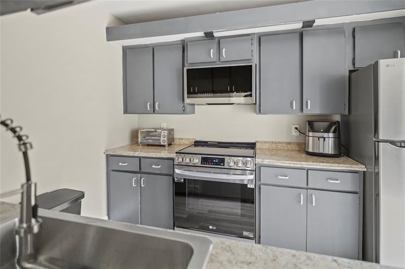 Image 23 of 64 For 9104 19th Pl  D