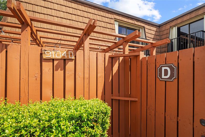 Image 4 of 64 For 9104 19th Pl  D