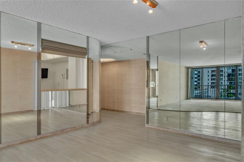 Image 10 of 60 For 2401 Ocean Dr  505