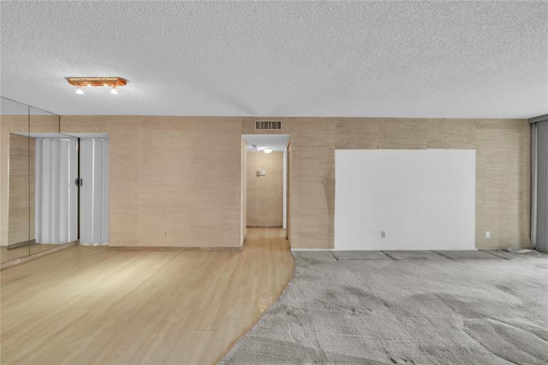 Image 11 of 60 For 2401 Ocean Dr  505