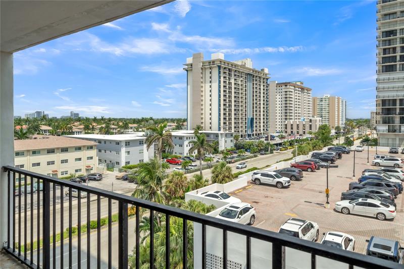 Image 13 of 60 For 2401 Ocean Dr  505