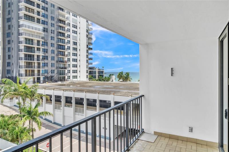 Image 14 of 60 For 2401 Ocean Dr  505
