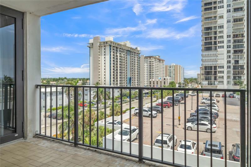 Image 15 of 60 For 2401 Ocean Dr  505