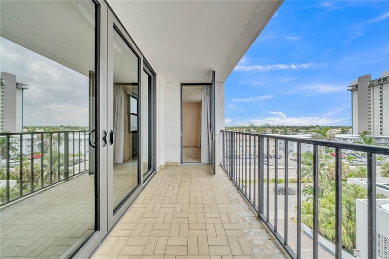 Image 16 of 60 For 2401 Ocean Dr  505