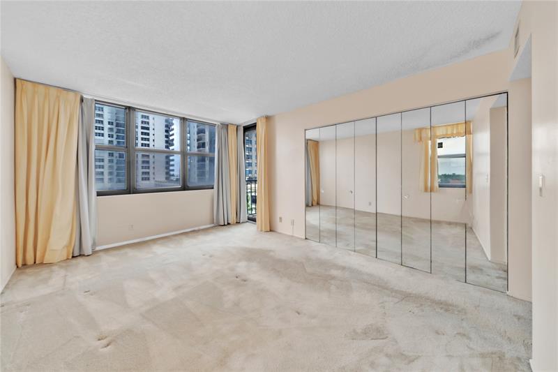 Image 17 of 60 For 2401 Ocean Dr  505