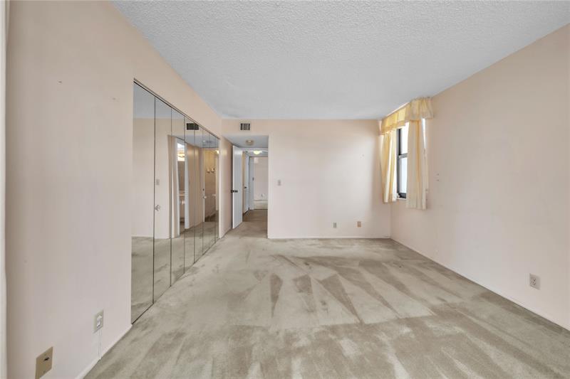 Image 20 of 60 For 2401 Ocean Dr  505